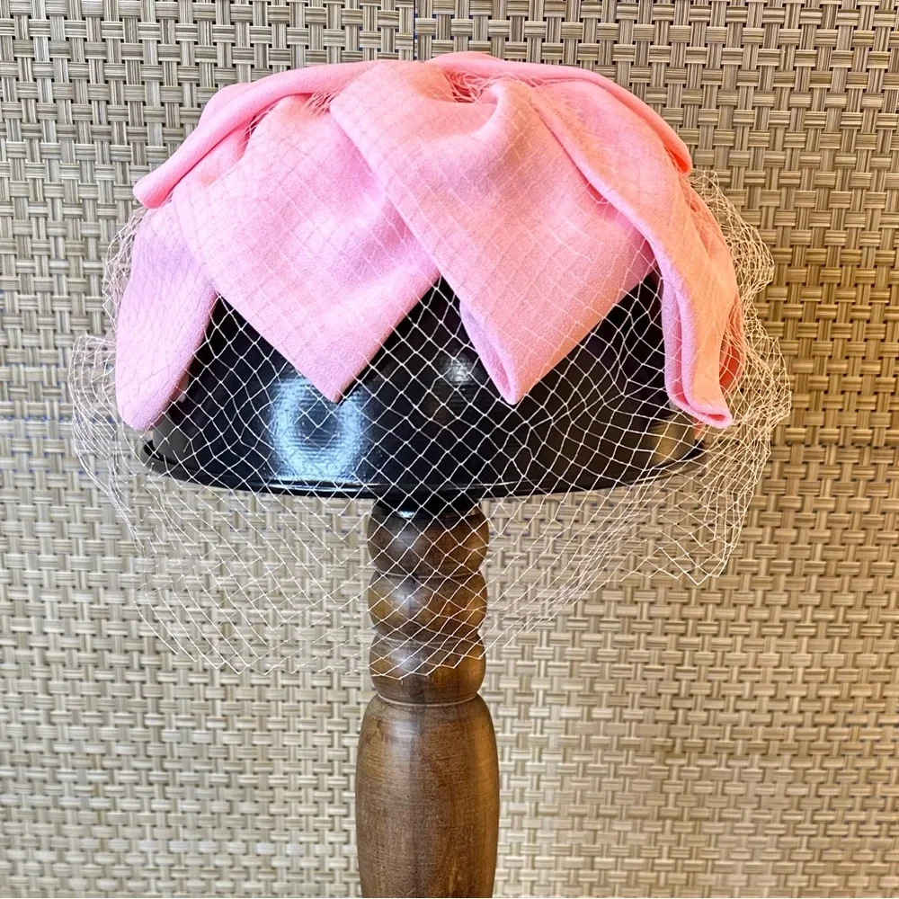 🌟HP🌟VTG 1960s Baby Pink Chiffon Fascinator  Birdcage Veil Half Bubble Hat USA - Picture 2 of 9